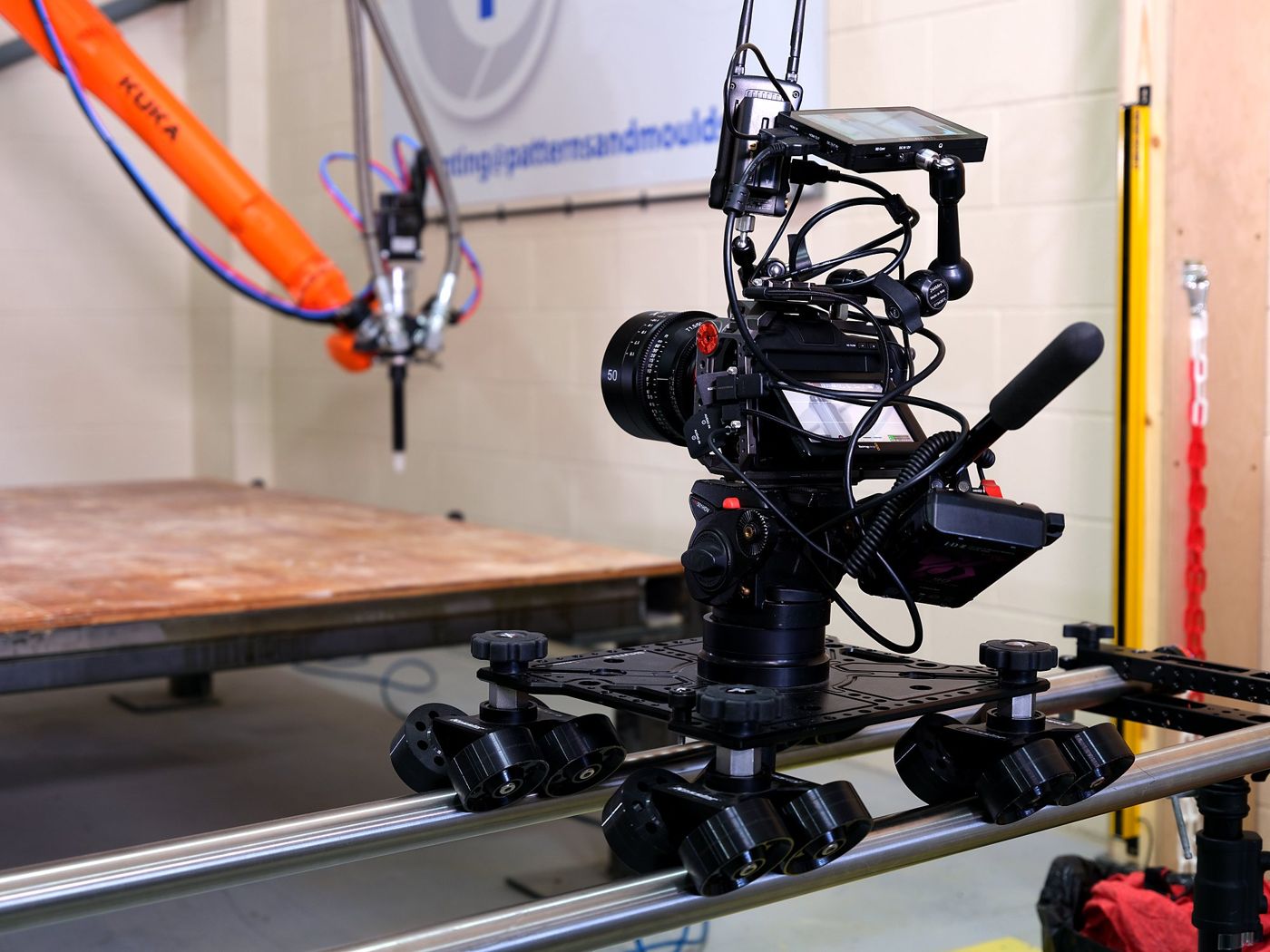 Camera rig in front of the robot arm